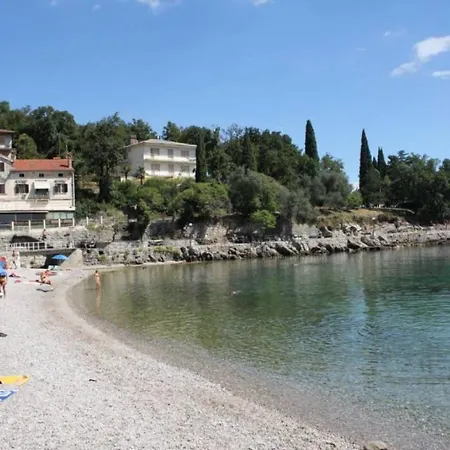 Paradise Jacuzzi & Sauna Apartment *